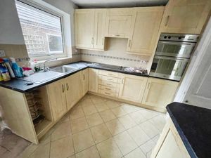 Kitchen- click for photo gallery
